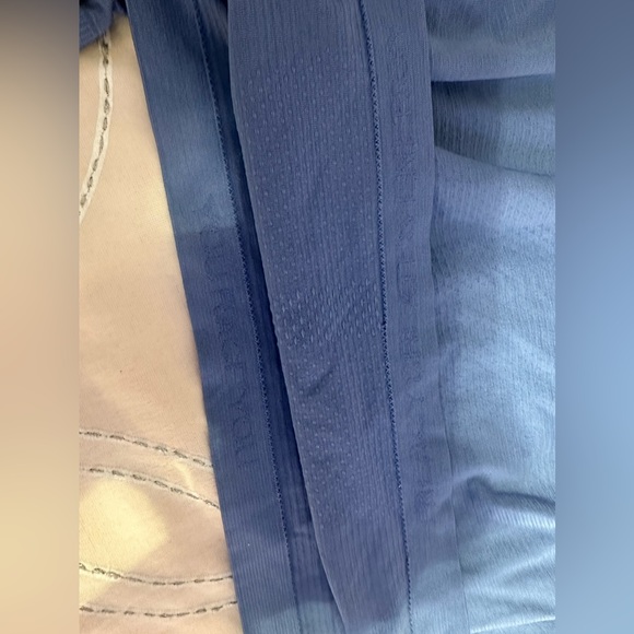 Lululemon Long sleeve - Picture 3 of 5